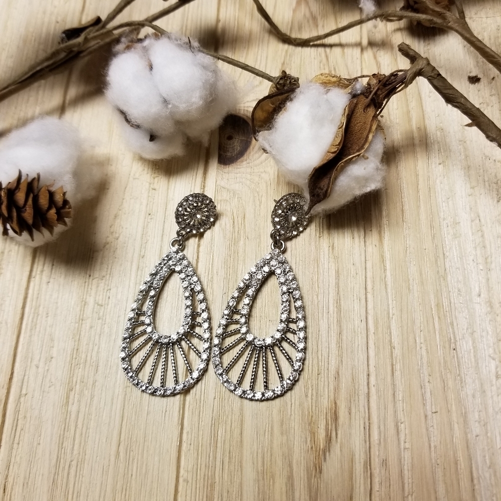 Beautiful Statement Rhinestone Dangle Earrings - image 3